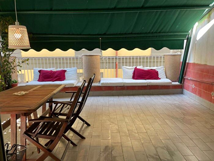 Appartamento trilocale in affitto in Via Giacomo Piscicelli, Chiaia, Napoli