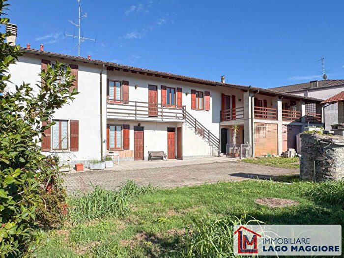 Casa con 6 locali in vendita in Via Giuseppe Verdi, Cadrezzate con Osmate
