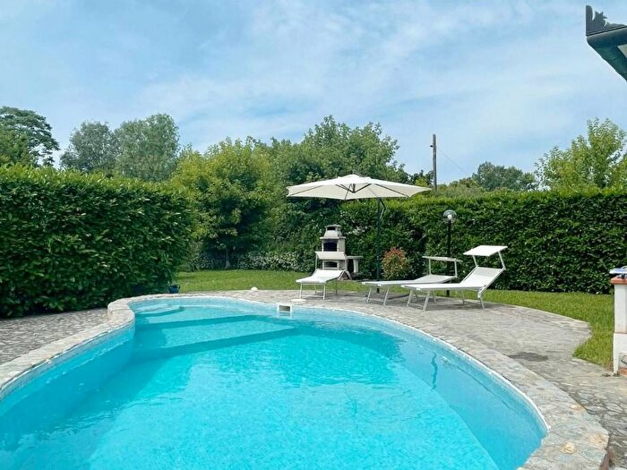 Casa con 6 locali in affitto in Pietrasanta