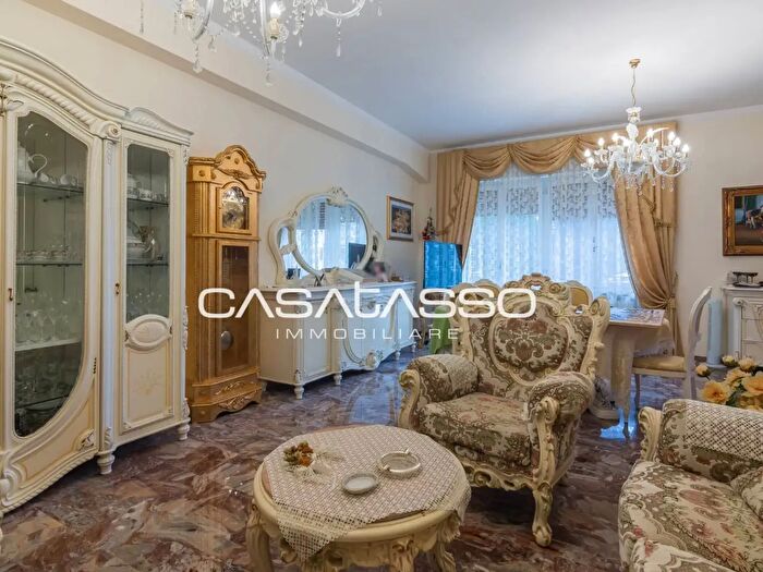 Appartamento con 6 locali in vendita in Via dei Velini, Macerata