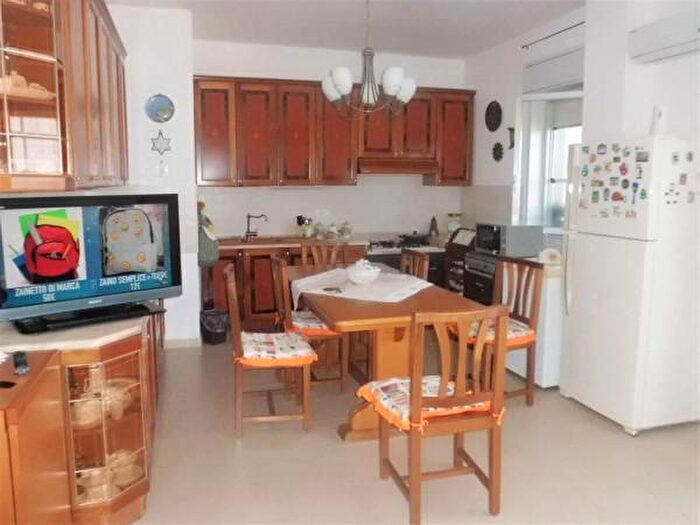 Appartamento trilocale in vendita in Aci Catena