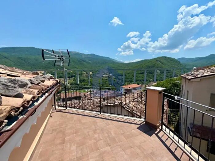 Casa con 6 locali in vendita in Vico Primo Fontana Media, Villa Santa Maria