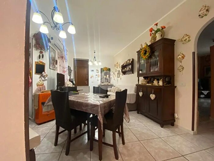 Appartamento trilocale in vendita in Via Buonriposo, Palermo