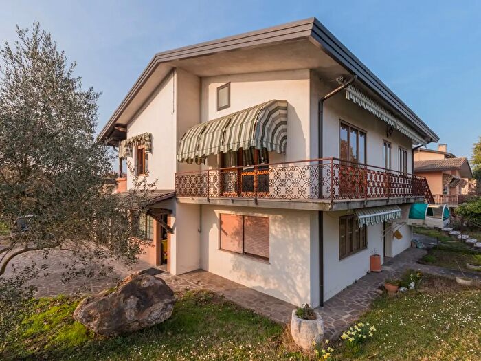 Casa con 10 locali in vendita in Via Buozzoi, San Stino di Livenza