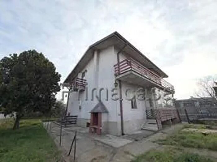 Casa con 10 locali in vendita in Via Mantovana e, Verona