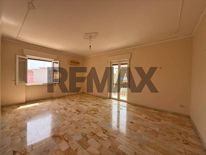 Appartamento con 6 locali in affitto in Via Sebastiano Olivieri, Tica Zecchino, Siracusa