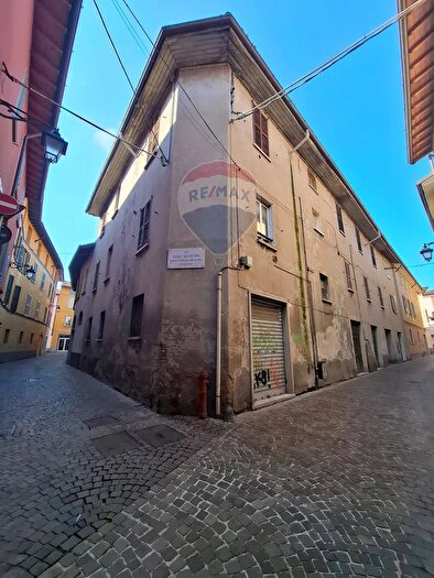 Casa con 15 locali in vendita in Via Bartolomeo Rozzone, Treviglio