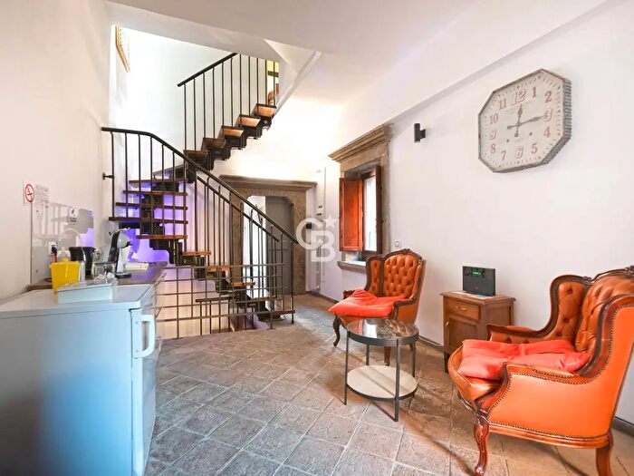 Appartamento con 5 locali in vendita in Via Cardinal La Fontaine, Viterbo