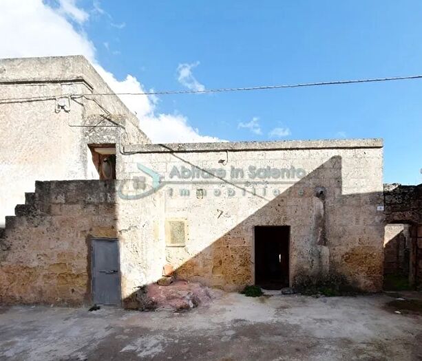 Casa con 5 locali in vendita in Castrignano Del Capo