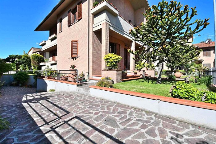 Appartamento con 7 locali in vendita in Via Teano, Colle Di Val DElsa