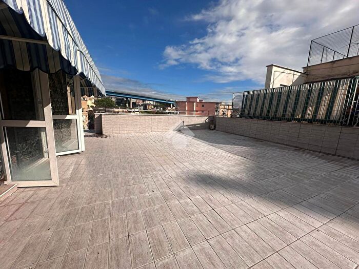 Appartamento con 5 locali in vendita in Via Michele Guadagno, Napoli