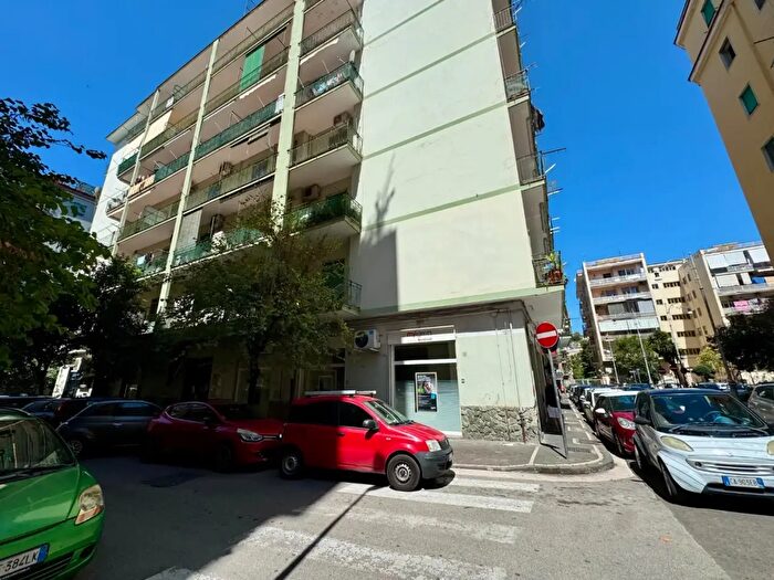 Appartamento trilocale in vendita in Via Vincenzo Dono, Salerno