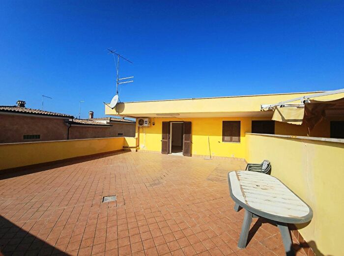 Appartamento trilocale in vendita in Via Mar Tirreno, Pomezia