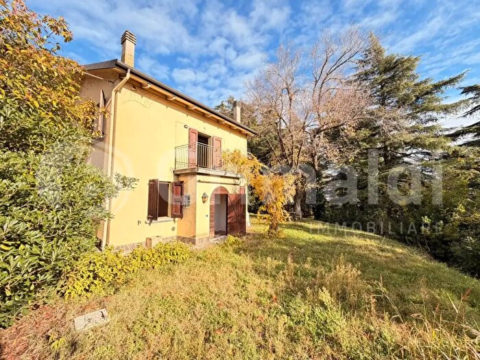 Casa con 5 locali in vendita in Via Tignano, Sasso Marconi