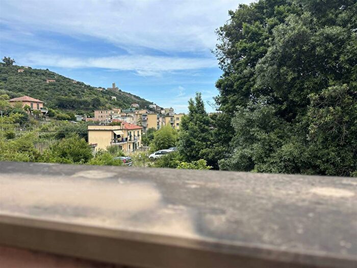 Appartamento bilocale in affitto in Regione Luminella, Centro, Noli