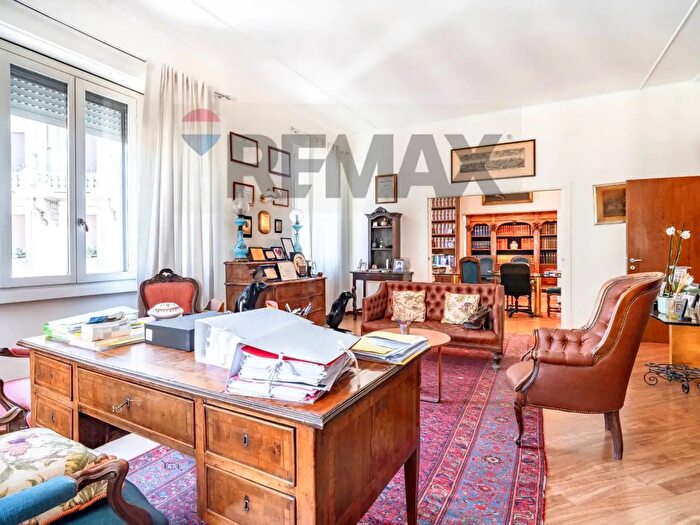 Appartamento con 5 locali in vendita in Milano