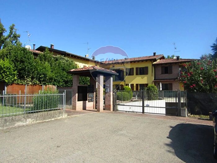 Appartamento con 5 locali in vendita in Via delle Rose, Valsamoggia