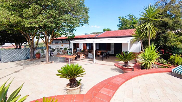 Casa con 10 locali in vendita in Cda Serrone Mulè Snc Sambuca di Sicilia, Sambuca Di Sicilia