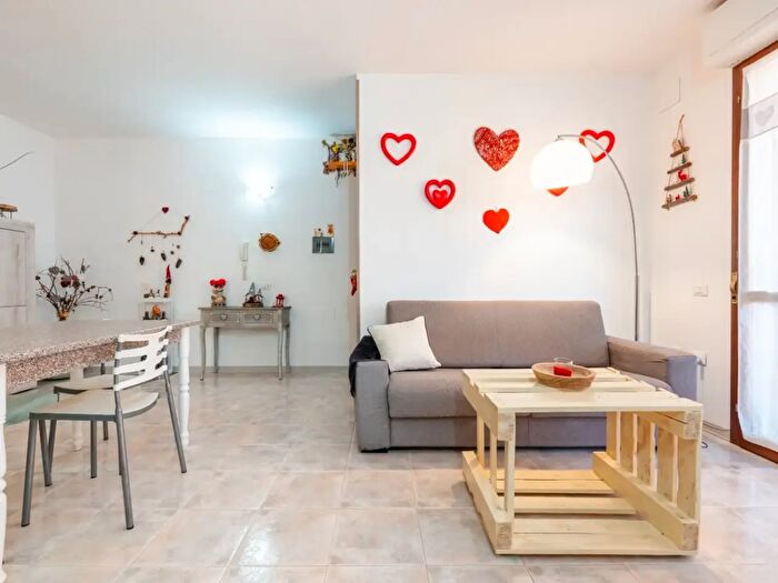 Appartamento trilocale in vendita in Via F Petrarca, Capoterra