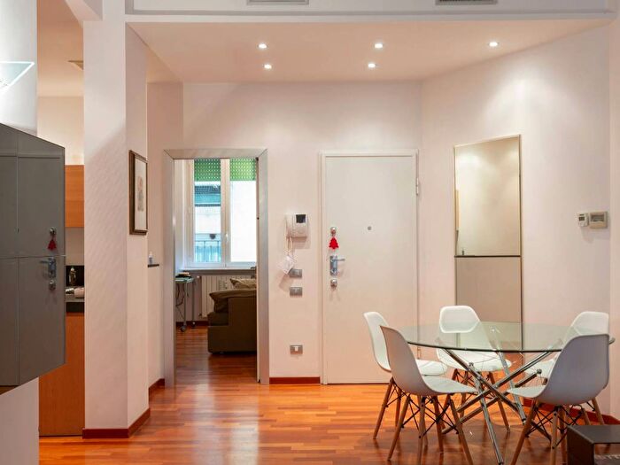 Appartamento trilocale in affitto in Corso Giuseppe Garibaldi, Moscova, Milano