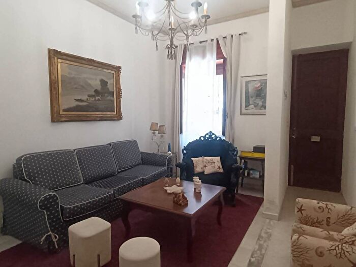 Appartamento quadrilocale in affitto in Via Ricca, Aci Trezza, Aci Castello