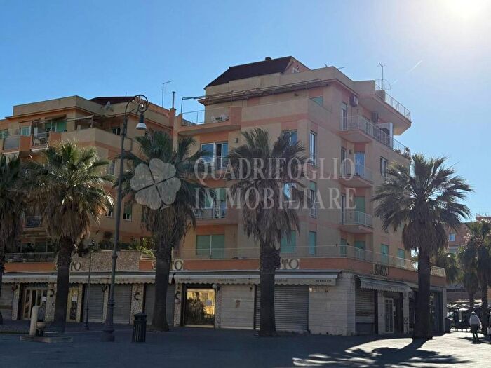 Appartamento trilocale in affitto in Via Lucio Coilio, Ostia Levante, Roma