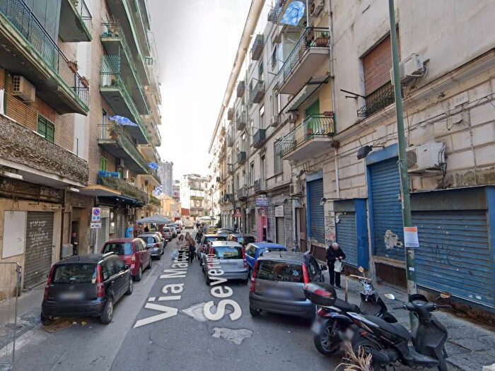 Appartamento trilocale in affitto in Via Marco Aurelio Severino, San Carlo AllArena, Napoli