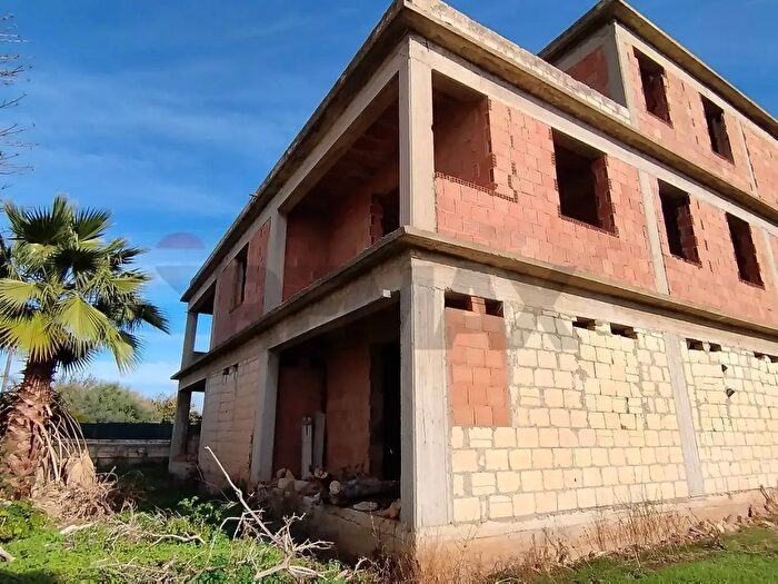 Appartamento con 20 locali in vendita in Avola