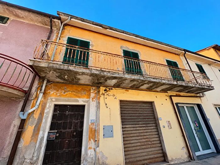 Casa con 7 locali in vendita in Terricciola