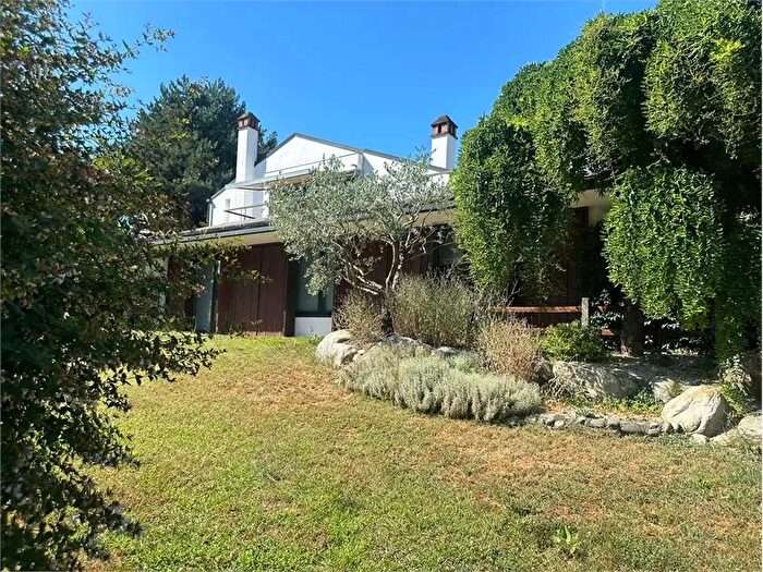 Casa con 6 locali in vendita in Via Marconi Sesto Calende Va, Sesto Calende