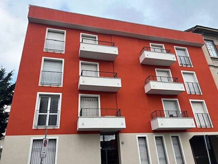 Appartamento quadrilocale in affitto in Via Andrea Maffei, Montenero, Milano