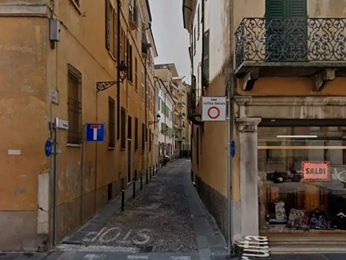 Appartamento trilocale in vendita in Via Frutta, Mantova