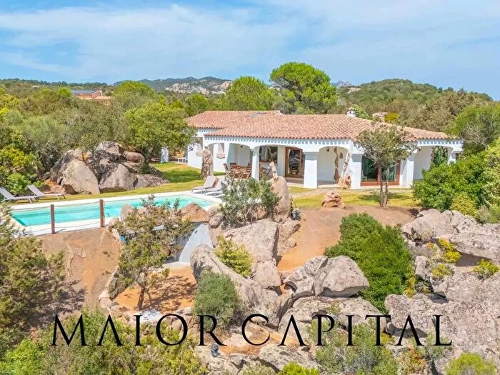 Casa con 6 locali in vendita in Arzachena