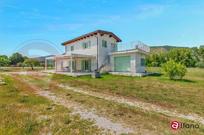 Casa con 8 locali in vendita in Via Ronca, Roccasecca