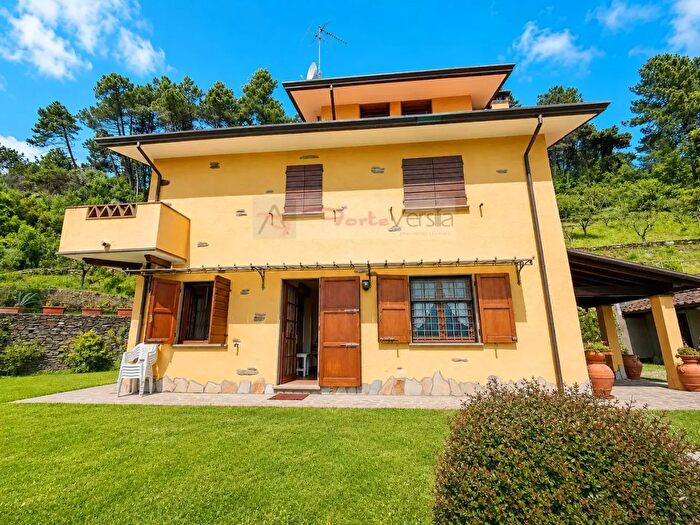 Casa con 11 locali in vendita in Via Strinato, Pietrasanta