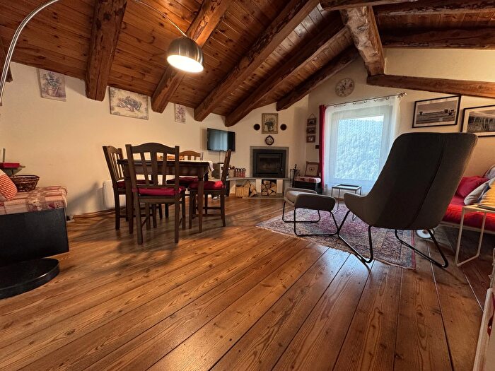 Casa con 5 locali in vendita in Ostana