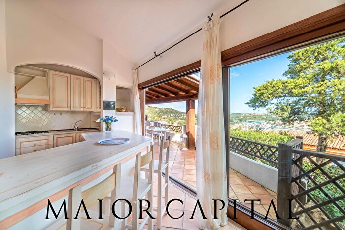 Appartamento trilocale in vendita in Via dellAncora Porto Cervo Snc, Arzachena