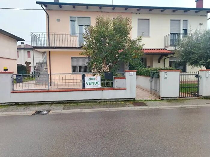 Casa con 6 locali in vendita in Via Marzabotto, Lugo