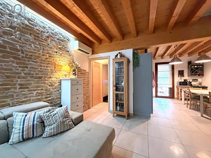 Casa con 5 locali in vendita in Rosolina