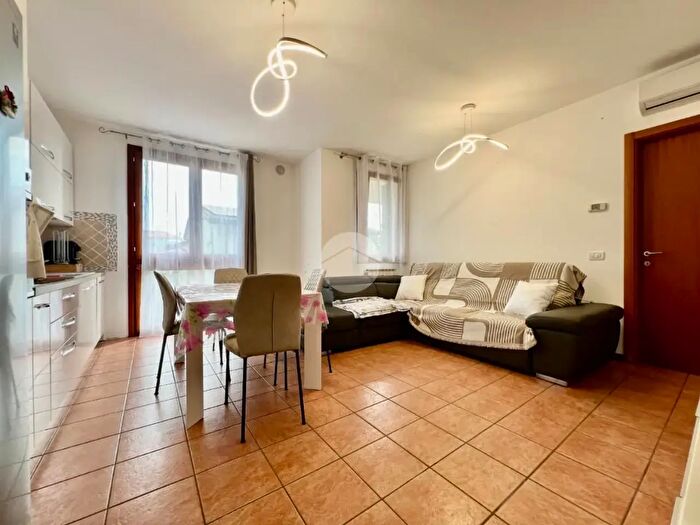 Appartamento trilocale in vendita in Via Roma, Vigonovo