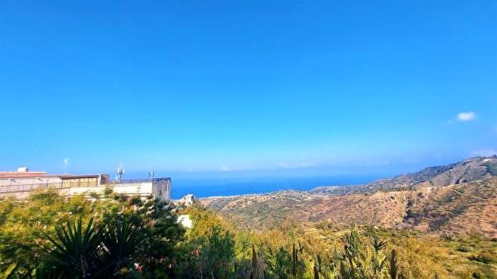 Appartamento quadrilocale in vendita in Piazza Castello, Messina