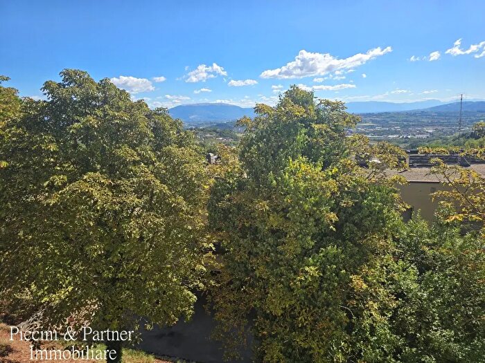 Appartamento con 5 locali in vendita in Via Mario Santucci, Perugia