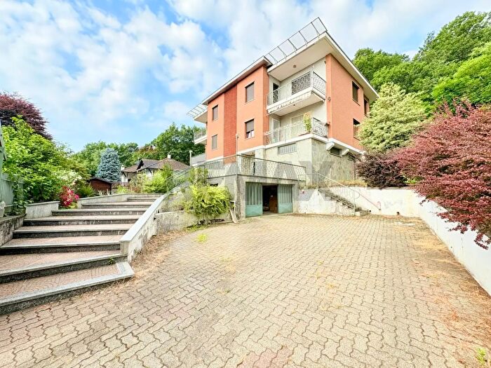 Casa con 13 locali in vendita in Via Varisella, Vallo Torinese