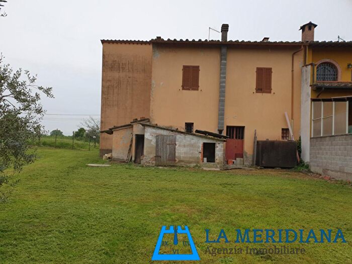 Casa con 10 locali in vendita in Fucecchio