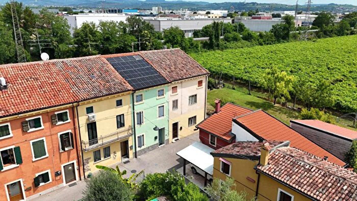 Casa con 5 locali in vendita in Contrada Case Nuove, Caldiero