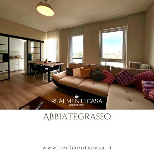 Appartamento quadrilocale in vendita in Via Francesco Giramo, Abbiategrasso