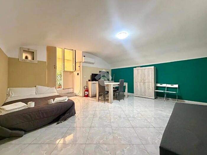 Appartamento monolocale in vendita in Vico Pergolella, Napoli