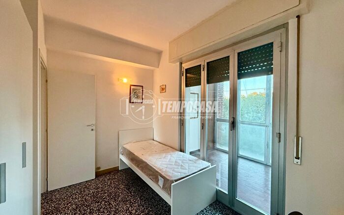 Appartamento quadrilocale in affitto in Via Feltre, Milano