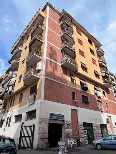 Appartamento trilocale in vendita in Via Pescaglia Roma, Roma