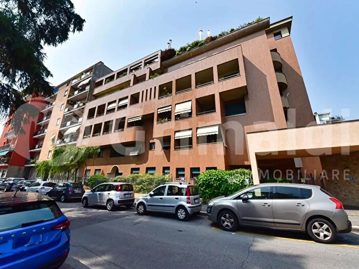 Appartamento con 5 locali in vendita in Via Querini, Monza
